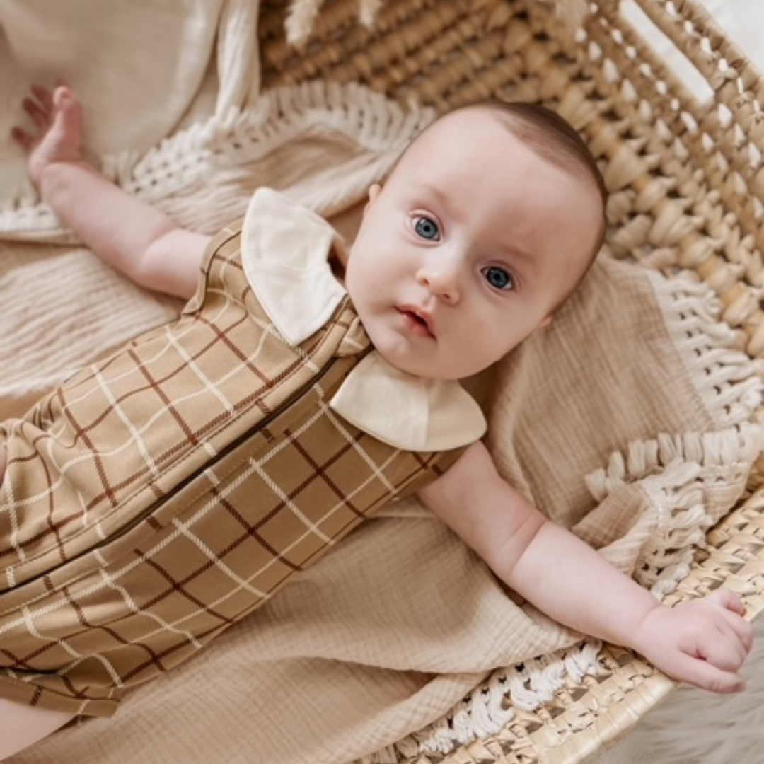 Choisir un pyjama en coton biologique hypoallergénique pour bébé.